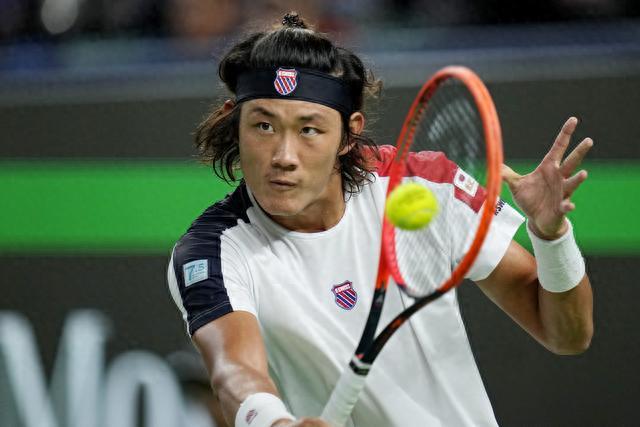 湿滑球道的 湿滑球道的